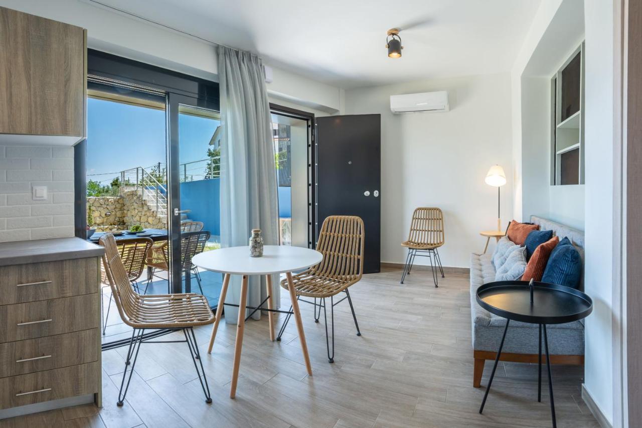 Anelia'S And Lydia'S Design Apartments Swimming Pool Никиана Екстериор снимка
